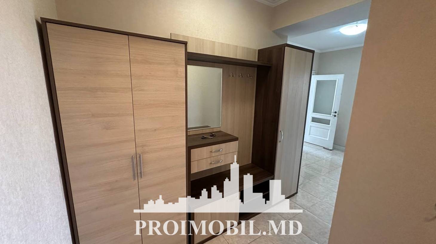 https://images.proimobil.md/ho2RvDpUix94LL2AulHU9T-u1iuyOroE9WLL-MAqQA0/watermark:0.75:so:0:30:0.39/resize:fill:1460:816:1/gravity:ce/bG9jYWw6Ly8vZXN0YXRlL2xyL2YwOTZhNmFhLThkYzctNGViMC04ZWUxLTEyNGU2NGFiOWRlZC5qcGVn