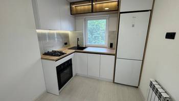 https://images.proimobil.md/ho3YVhklbmM6AZ_xlEHLkLEl6BLsRsamiFAc1dS8CB0/resize:fill:350:198:1/gravity:ce/bG9jYWw6Ly8vZXN0YXRlL2xyL2JjMTZiZjQzLTA3NTYtNDM5OC04MmFlLTJlODZhZDMwZDJjNS5qcGVn