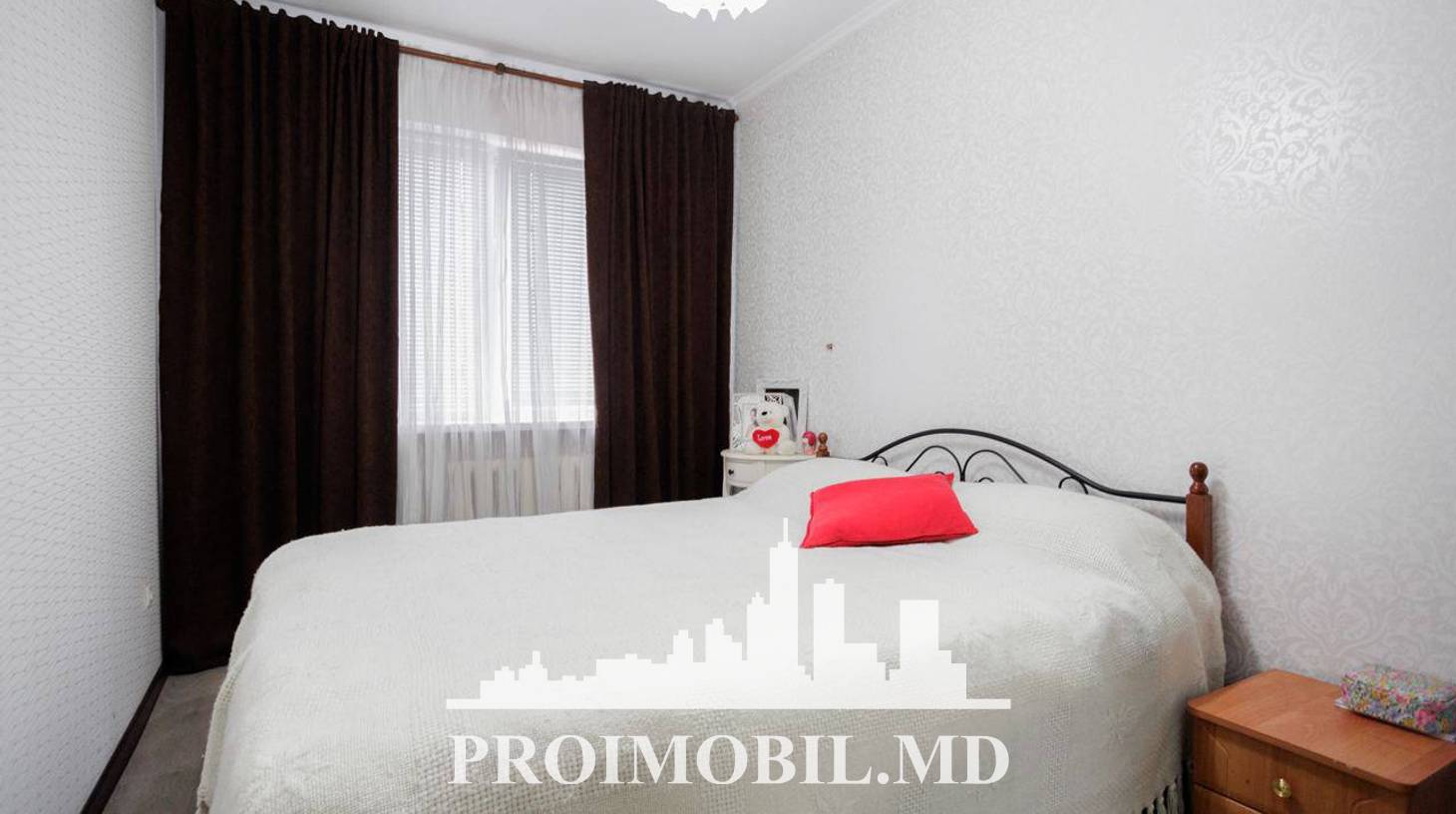 https://images.proimobil.md/hoqAAfqIy6E0cz2D185DDL2_wabj6cCfLKF6b30xpqo/watermark:0.75:so:0:30:0.39/resize:fill:1460:816:1/gravity:ce/bG9jYWw6Ly8vZXN0YXRlL2xyLzY0YmU0ZmI4LTVlNzMtNDNlMy05NmU3LTU1OTQ5OWUyZjEzMy5qcGVn