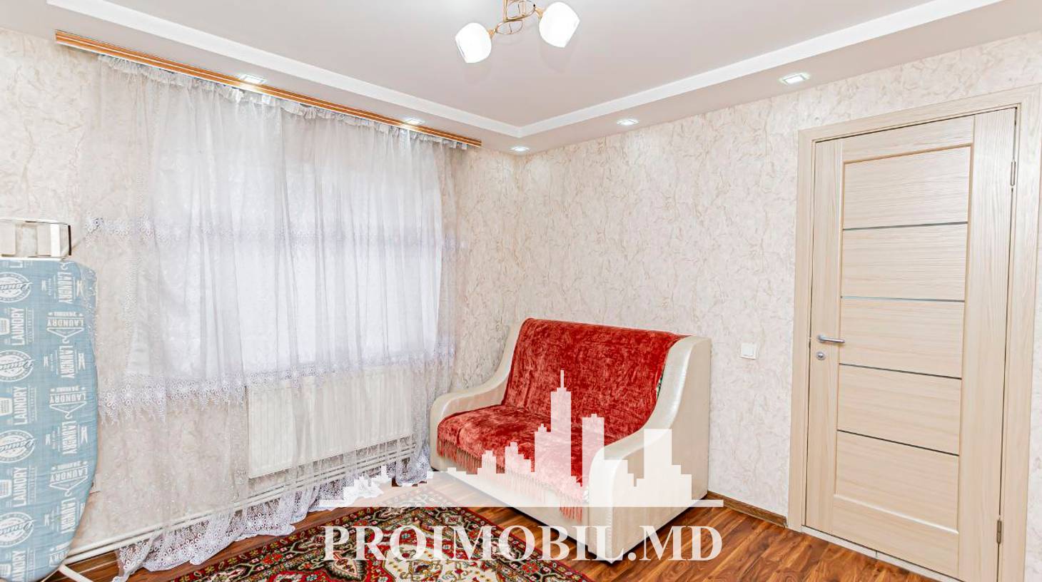 https://images.proimobil.md/huD1saUO5JDBKArQ-5ZJ3UuwG7b_f0iLdwyQ4fiOrpk/watermark:0.75:so:0:30:0.39/resize:fill:1460:816:1/gravity:ce/bG9jYWw6Ly8vZXN0YXRlL2xyL2MxYmE4MjIwLTY5ODgtNDIxYy05YmY3LTc0NmFlZGY2NGY1Ni5qcGVn