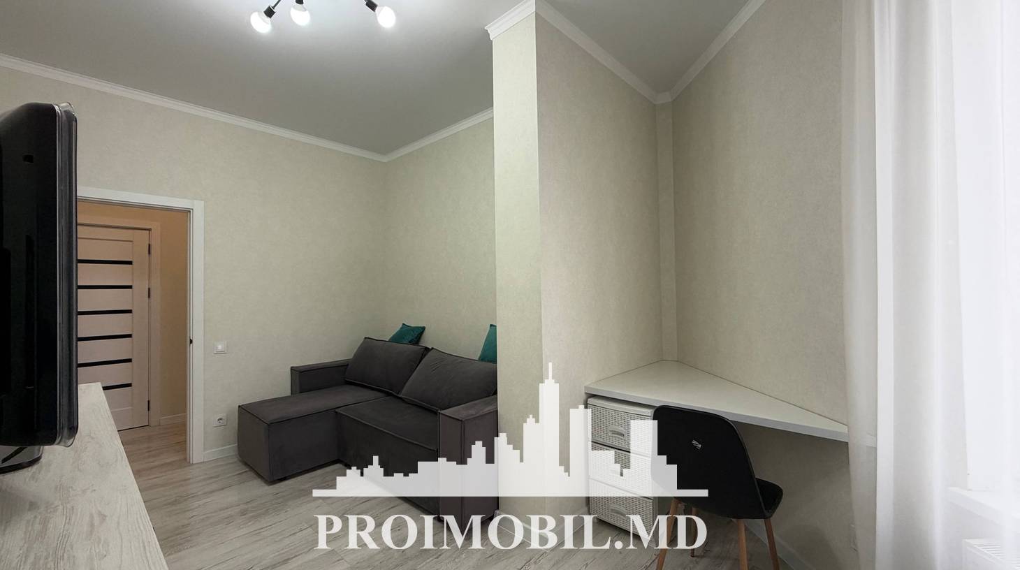 https://images.proimobil.md/hvT-MBvfsd9cYuhIBNm-URvMds2kb-0KnltK9BpTc4I/watermark:0.75:so:0:30:0.39/resize:fill:1460:816:1/gravity:ce/bG9jYWw6Ly8vZXN0YXRlL2xyL2NhZWZjMzQ0LWJiMmUtNDg4NC05NTkxLTM4MWM3OTY3NWM3ZS5qcGVn