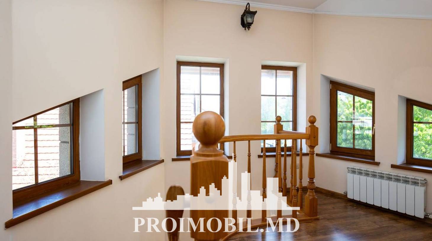 https://images.proimobil.md/hvUKd83yQWzNZ8amsiVTntNYgsU3oAAZAGvAhPWqvyA/watermark:0.75:so:0:30:0.39/resize:fill:1460:816:1/gravity:ce/bG9jYWw6Ly8vZXN0YXRlL2xyL2NhODgzYTY1LTczMzUtNDE4Zi1iZmYxLTk4MjA5OTMxNTI5YS5qcGVn