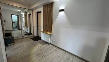 https://images.proimobil.md/hwfw6ri1GhY36CTARTPDYBLx21wl-UscwzYWdh3-jLQ/resize:fill:350:198:1/gravity:ce/bG9jYWw6Ly8vZXN0YXRlL2xyLzdhY2VhNGMwLTZiYTItNGY2MC1hYzA1LTg0N2UwMDhkZWI3ZS5qcGVn
