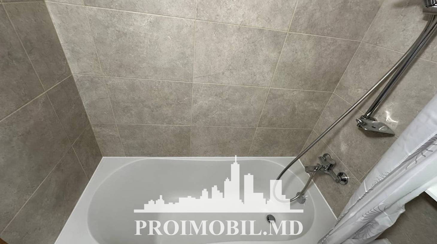 https://images.proimobil.md/i1Xv8KTHHzGzj2JJICxacaaRbHxOou3NN6NdQDB7848/watermark:0.75:so:0:30:0.39/resize:fill:1460:816:1/gravity:ce/bG9jYWw6Ly8vZXN0YXRlL2xyLzRkZWRhNTdiLThmMWMtNGU2ZS05MTIyLTdjYzUwZGFjYTdiNy5qcGVn