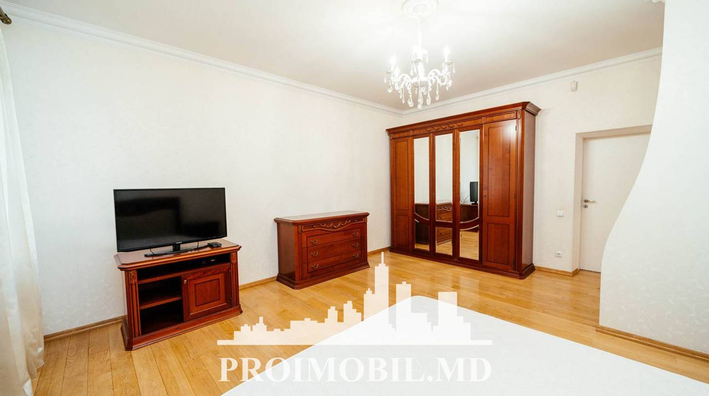 https://images.proimobil.md/i2z-vF0P_moEmfNSgCmOWcyOwLRMVcjY-cRMlmG28Ew/watermark:0.75:so:0:30:0.39/resize:fill:1460:816:1/gravity:ce/bG9jYWw6Ly8vZXN0YXRlL2xyL2VhMDU2Y2FlLTQ3OWMtNDJlZC1iOGE2LWMwYmIzYzNmYzcwMi5qcGVn