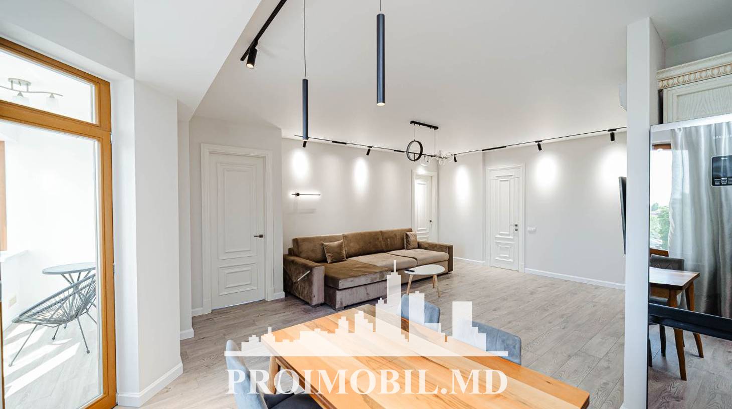 https://images.proimobil.md/i4v4UqnHbV589AexPNeHjxKzZ145gUPLV4C3uhYrfG8/watermark:0.75:so:0:30:0.39/resize:fill:1460:816:1/gravity:ce/bG9jYWw6Ly8vZXN0YXRlL2xyLzkwYTkxOTRlLTgxZTAtNDdjNS1iNGM3LTRlNWUyMTFlN2QyYS5qcGVn