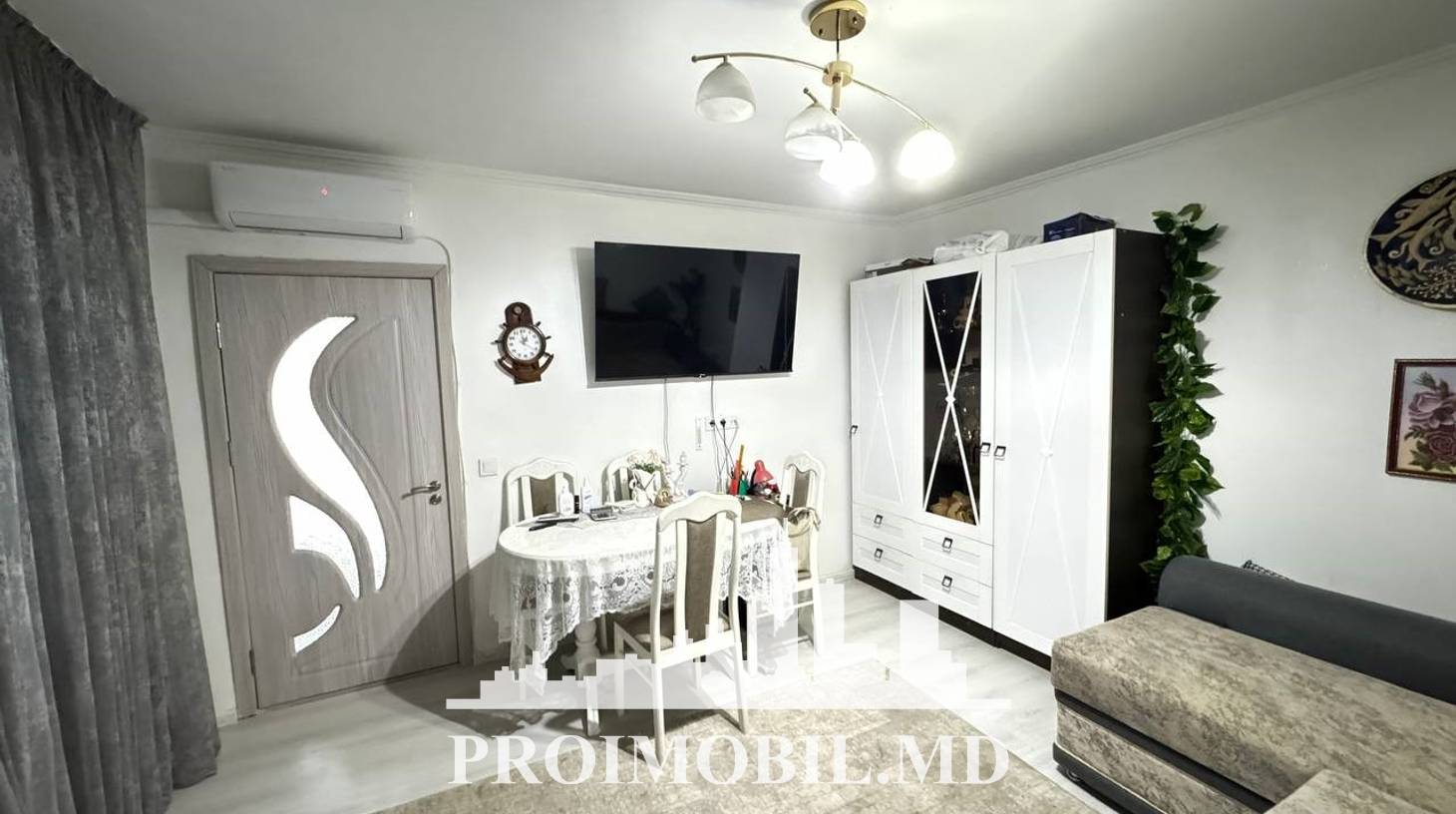https://images.proimobil.md/i76CKuf9B_lBKN5-lJe-cd90z2j-Z1U1_kX55tkUrGo/watermark:0.75:so:0:30:0.39/resize:fill:1460:816:1/gravity:ce/bG9jYWw6Ly8vZXN0YXRlL2xyLzNlYzU1NTlhLWIwYTItNDc2OC1hYThmLTUwNDYzNWI1MmUyYS5qcGVn