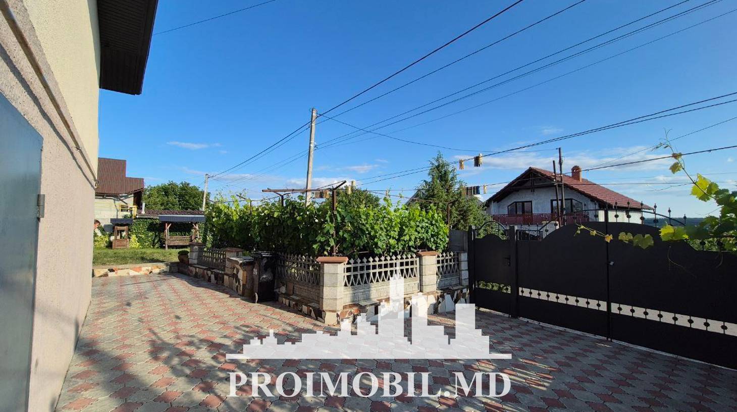 https://images.proimobil.md/i7vAiQuTRB5aZbSBvkGg1SKShbi9f7DufU6p3dP2ucI/watermark:0.75:so:0:30:0.39/resize:fill:1460:816:1/gravity:ce/bG9jYWw6Ly8vZXN0YXRlL2xyLzMzMjljMGUzLWMzNDctNDIwYi04YzRhLWY5ODdiOGY0YTJjNC5qcGVn