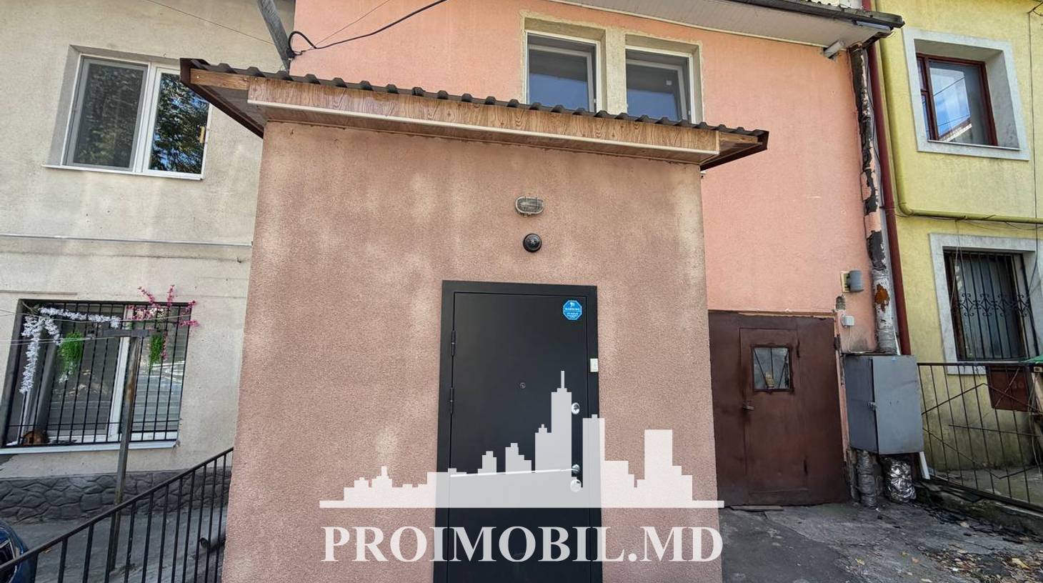 https://images.proimobil.md/i90zOkN8eZqs1dbL0wqc67lywTsJ1pEDlhht5DS1Kco/watermark:0.75:so:0:30:0.39/resize:fill:1460:816:1/gravity:ce/bG9jYWw6Ly8vZXN0YXRlL2xyLzQxMzUzYzMyLWYxY2UtNDk2NS05ODViLWQzNmY1MmRkN2QzZC5qcGVn