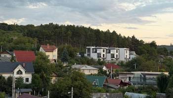 https://images.proimobil.md/iBOjuog_OHNQczVXDfFEPagoghMScsiiTApNOeHx9uA/resize:fill:350:198:1/gravity:ce/bG9jYWw6Ly8vZXN0YXRlL2xyL2RjODI0NzNjLTM1MzAtNDUwZC04ZWJhLTMxOThiZTMzOGVmNi5qcGVn