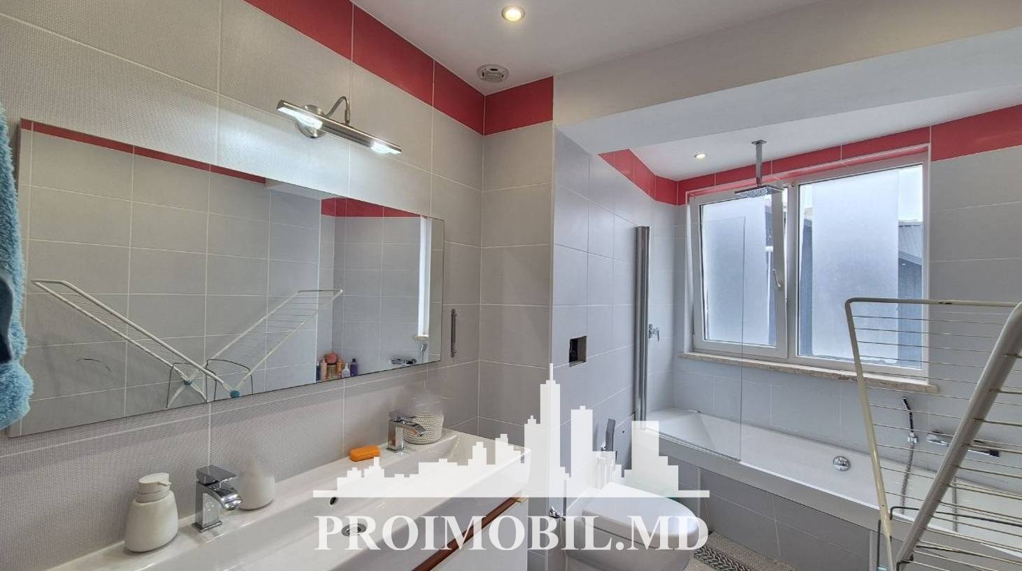 https://images.proimobil.md/iFLmDaP4ZHzETk3er33YUDxLfkJOmSs60mBbJ19CXmw/watermark:0.75:so:0:30:0.39/resize:fill:1460:816:1/gravity:ce/bG9jYWw6Ly8vZXN0YXRlL2xyL2QxYWIxZjA5LTM2N2UtNDIyMy05YzIxLTE4OTQwOWE4NzNlMS5qcGVn