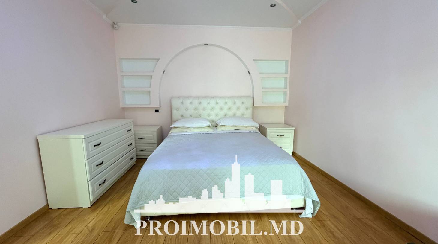 https://images.proimobil.md/iGg6oigG6pNsF2a89OvHunwWUHBZ4mjdA9Bts3ieKH0/watermark:0.75:so:0:30:0.39/resize:fill:1460:816:1/gravity:ce/bG9jYWw6Ly8vZXN0YXRlL2xyLzg5YWM1ZjEzLTg0MDYtNDFjOC1hYmJjLTI3MWNlZDgzZDJkMy5qcGVn