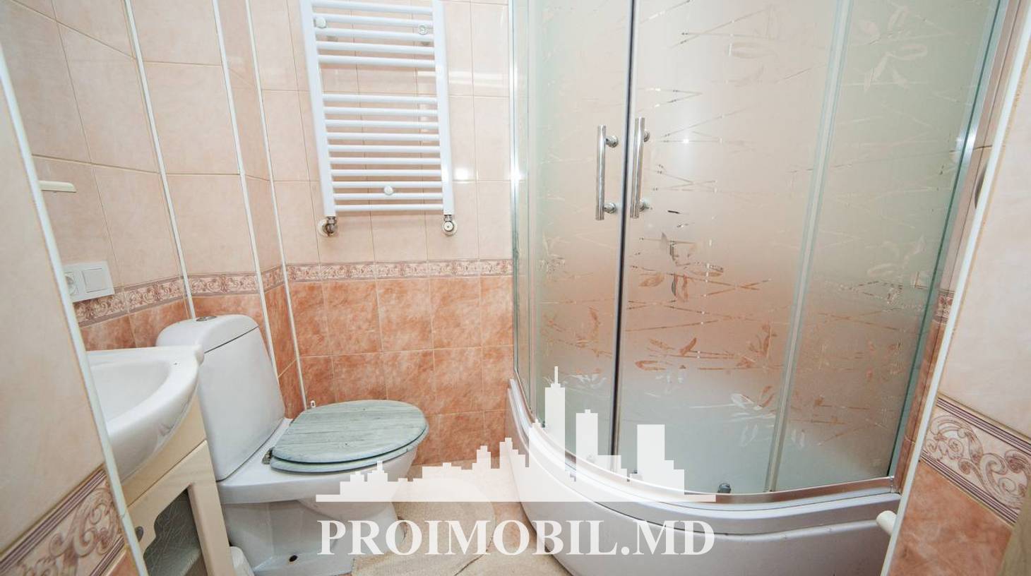 https://images.proimobil.md/iIBQypCrbKxXCq_neqjdbwbXmM8_WUPsxyDd6Fv61ig/watermark:0.75:so:0:30:0.39/resize:fill:1460:816:1/gravity:ce/bG9jYWw6Ly8vZXN0YXRlL2xyL2EwMDAwYzMyLTY0ZjItNDcyOC04ZDBiLTA5NzY0NTM4OGI3My5qcGVn