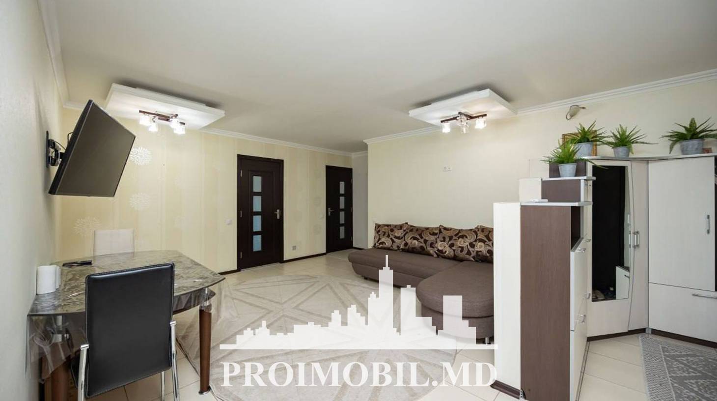 https://images.proimobil.md/iJNm8i1h3tbWHli8J0kC44kT5aGkhsduRAzowW45s8E/watermark:0.75:so:0:30:0.39/resize:fill:1460:816:1/gravity:ce/bG9jYWw6Ly8vZXN0YXRlL2xyLzc0NTIwMGM0LTBhM2QtNGMzZC1iOTk2LTk5NGE1ZjA2ZGQ3Yi5qcGVn
