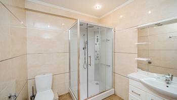 https://images.proimobil.md/iPjoR9RHa4iH-FumZgmzOzMITkPcVOc_aQ5CejEzZ3k/resize:fill:350:198:1/gravity:ce/bG9jYWw6Ly8vZXN0YXRlL2xyL2I0NGNiZDMwLTNjMGQtNDZjOS1hMTk1LWUyZTJlZjEzMzE2Yy5qcGVn