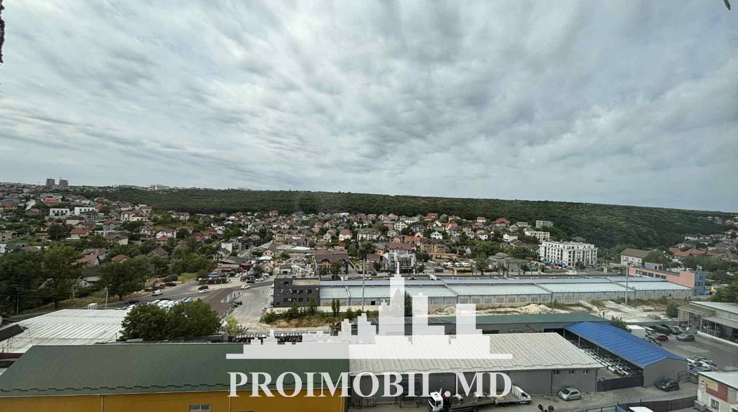 https://images.proimobil.md/iQm509mKBhyU-ogEkD2sJPT49-XX0KD3dyz0mmn4his/watermark:0.75:so:0:30:0.39/resize:fill:1460:816:1/gravity:ce/bG9jYWw6Ly8vZXN0YXRlL2xyL2FkNWM4OTcyLTYyNjAtNDQ4OS1iOTFhLTk5N2Y5NzFiYmQ2ZS5qcGVn
