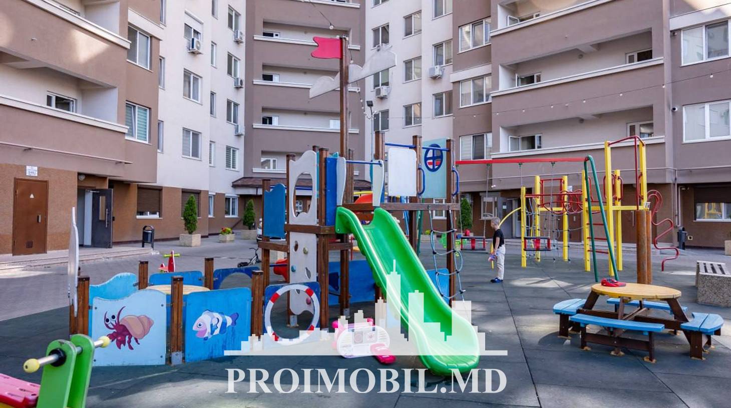 https://images.proimobil.md/iR-ud18WcW1_XESNXlJsoWGyRWORPMewkcQPZtgE0pk/watermark:0.75:so:0:30:0.39/resize:fill:1460:816:1/gravity:ce/bG9jYWw6Ly8vZXN0YXRlL2xyLzJhNGJlNmI4LTM0OWEtNGEzOS1hMmFlLTViYjNlYzJlMTEzOS5qcGVn