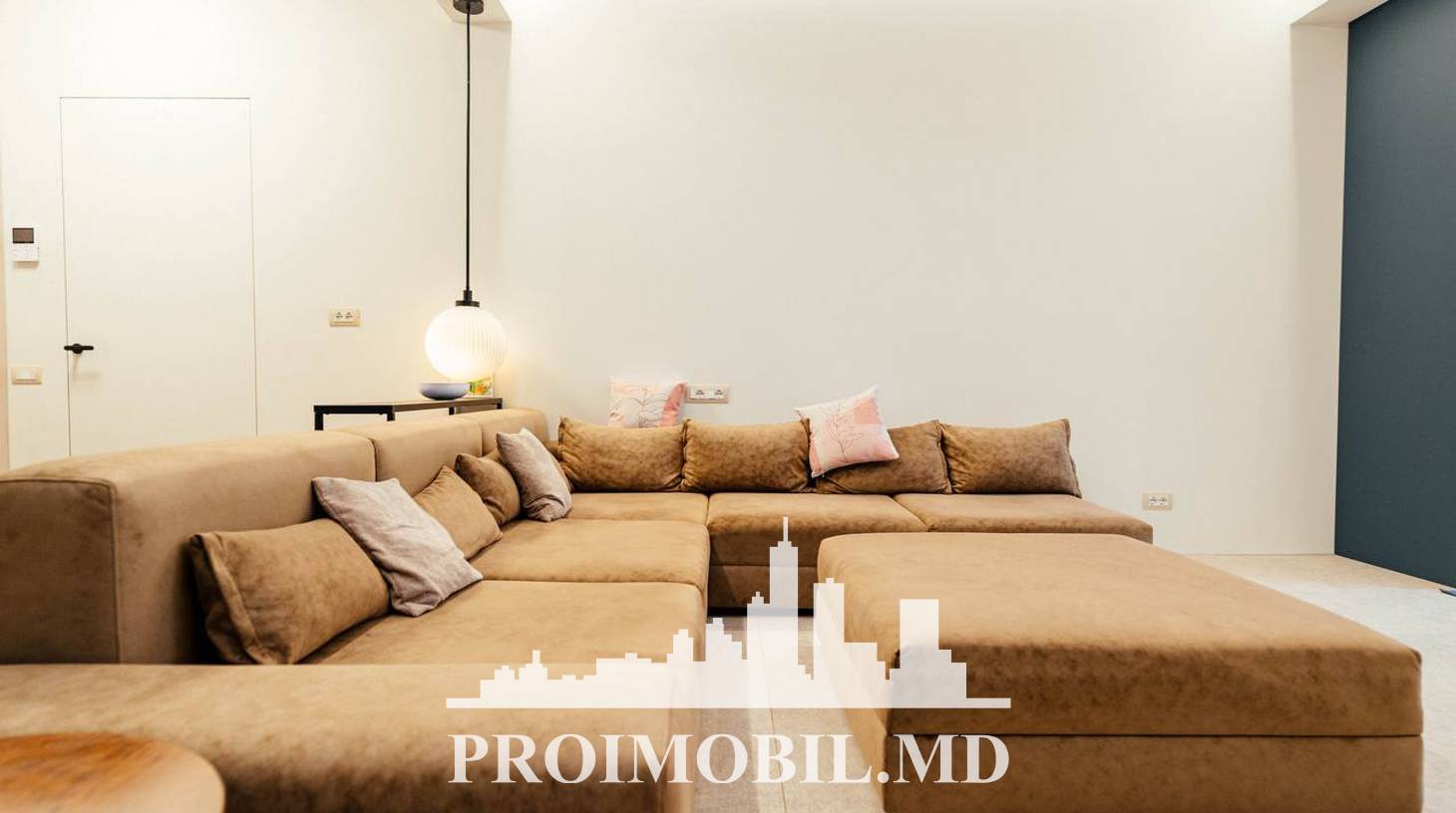 https://images.proimobil.md/iR-w5SxAk7Hon-0V0Qu2m9T1IrZpLjyvX7a1kK7wc1I/watermark:0.75:so:0:30:0.39/resize:fill:1460:816:1/gravity:ce/bG9jYWw6Ly8vZXN0YXRlL2xyL2IzMTM2ZTYwLTdhYjgtNGQwMi1hM2JmLWNkNWJlYzA2NTBmOS5qcGVn