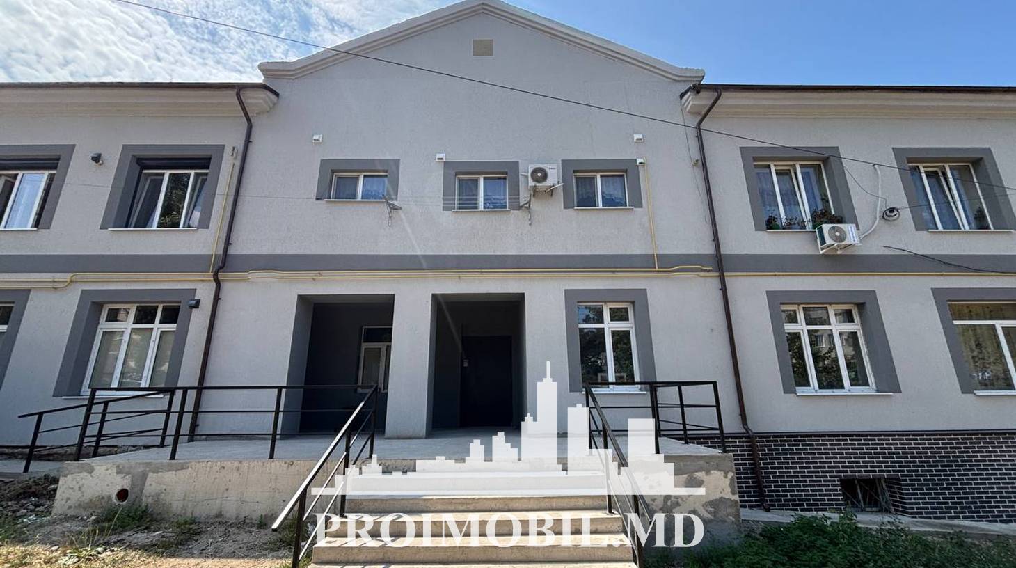 https://images.proimobil.md/iTZwNreG26Ylle8k8lXEVGEF86OY40DBEyG6mZRYsSs/watermark:0.75:so:0:30:0.39/resize:fill:1460:816:1/gravity:ce/bG9jYWw6Ly8vZXN0YXRlL2xyLzkxMjNjMzJiLWM4ZmEtNGE0NS1hMWNhLWViZjU5MWQ4OWQ3OC5qcGVn