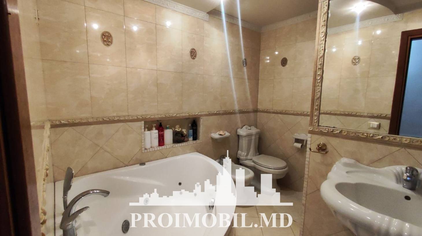 https://images.proimobil.md/iUo_SztGf2PTSo1ItIMiHVKl4-A7v6daOGClAj2KQz8/watermark:0.75:so:0:30:0.39/resize:fill:1460:816:1/gravity:ce/bG9jYWw6Ly8vZXN0YXRlL2xyL2VhMDllMTM4LWI2ZDUtNDk3ZC04ODg4LTYxZTljZWY1MjM0Zi5qcGVn