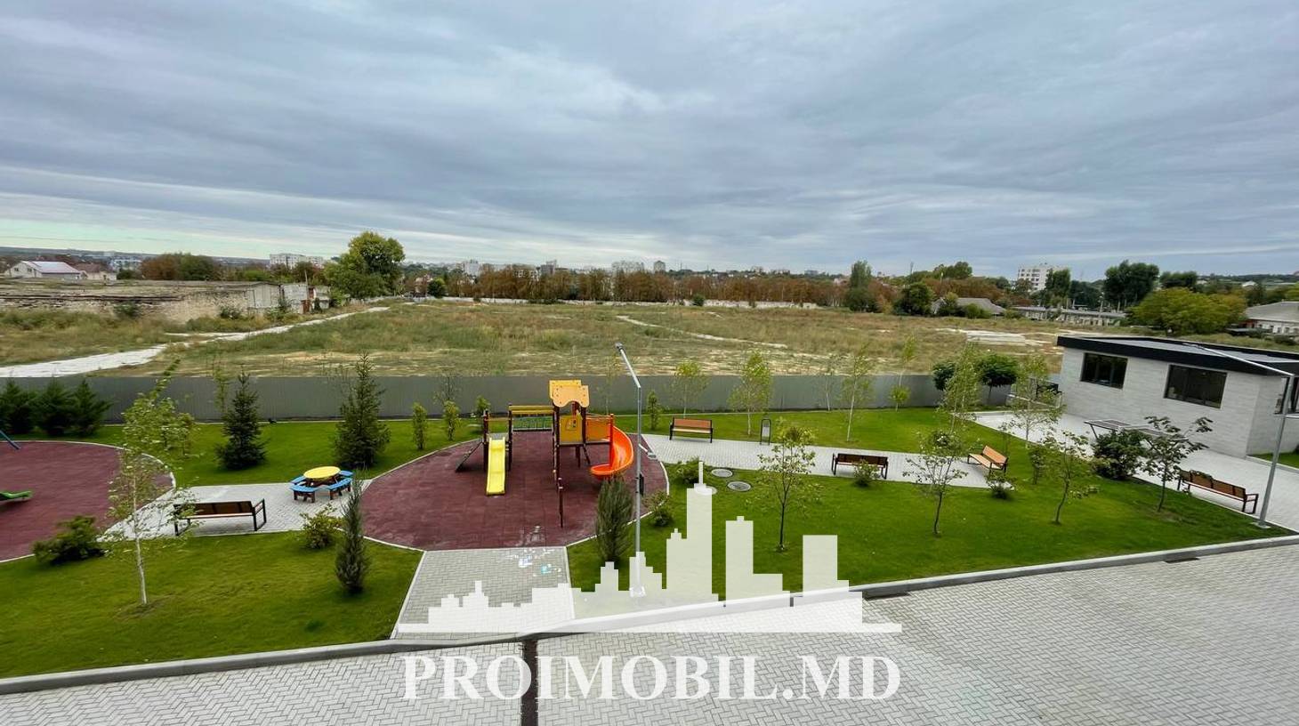 https://images.proimobil.md/iWvXXIA-LMU0j_WYPvT8eHFjF9WqOJjMEIZPSWYH9Y4/watermark:0.75:so:0:30:0.39/resize:fill:1460:816:1/gravity:ce/bG9jYWw6Ly8vZXN0YXRlL2xyLzEwZGQ1ZDlhLThjYTAtNGQ1OS1hZmFlLTFmNWVjNjFlM2I4Ni5qcGVn