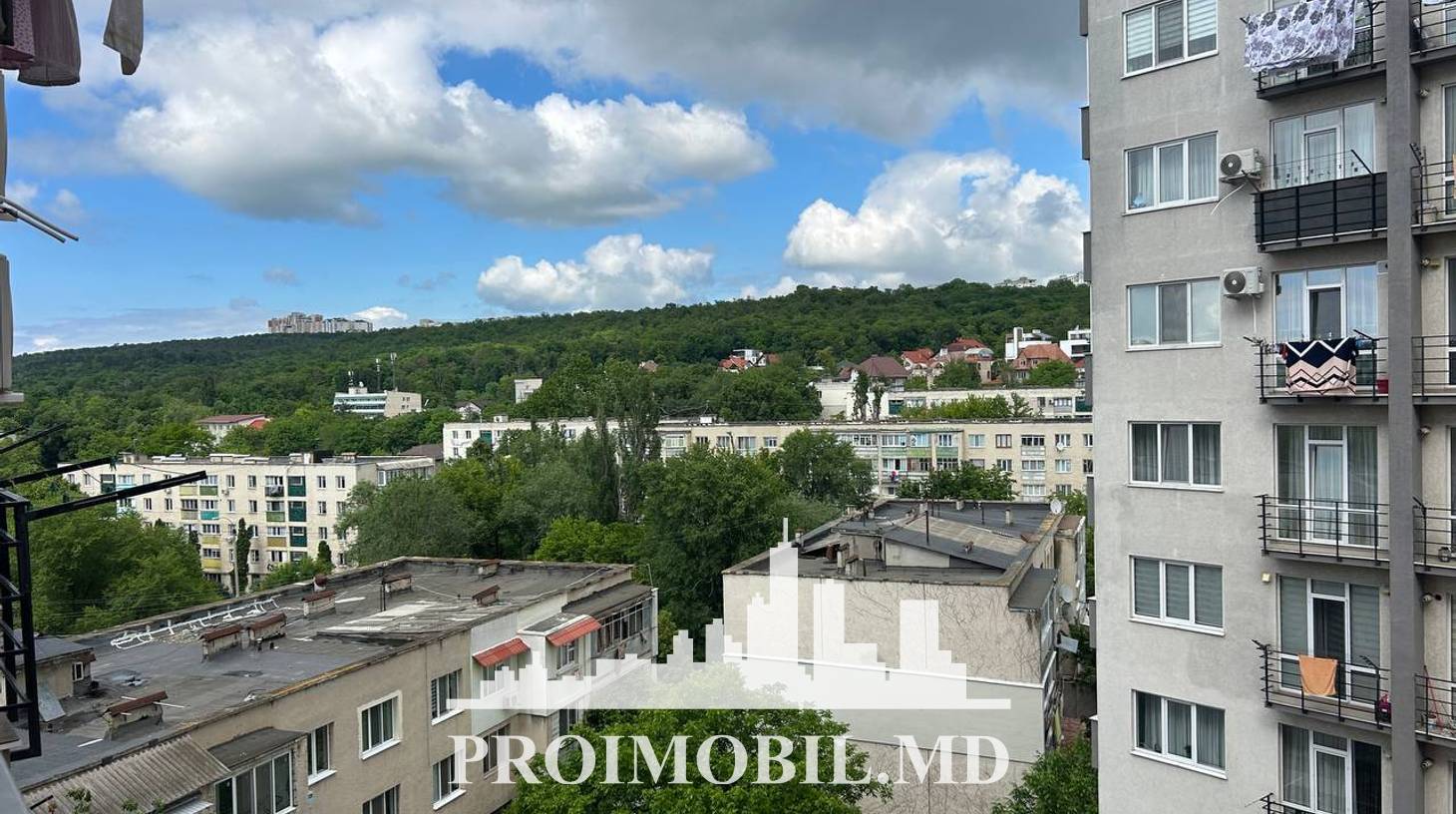 https://images.proimobil.md/iXuM6oN25QMlGdk9z-e5af-cDNPFztM2cINOLcEifZE/watermark:0.75:so:0:30:0.39/resize:fill:1460:816:1/gravity:ce/bG9jYWw6Ly8vZXN0YXRlL2xyL2Q2MzEyOWJjLWVjYjgtNDIzMy05YzVkLTA0YTQyMGZjMWY0MC5qcGVn