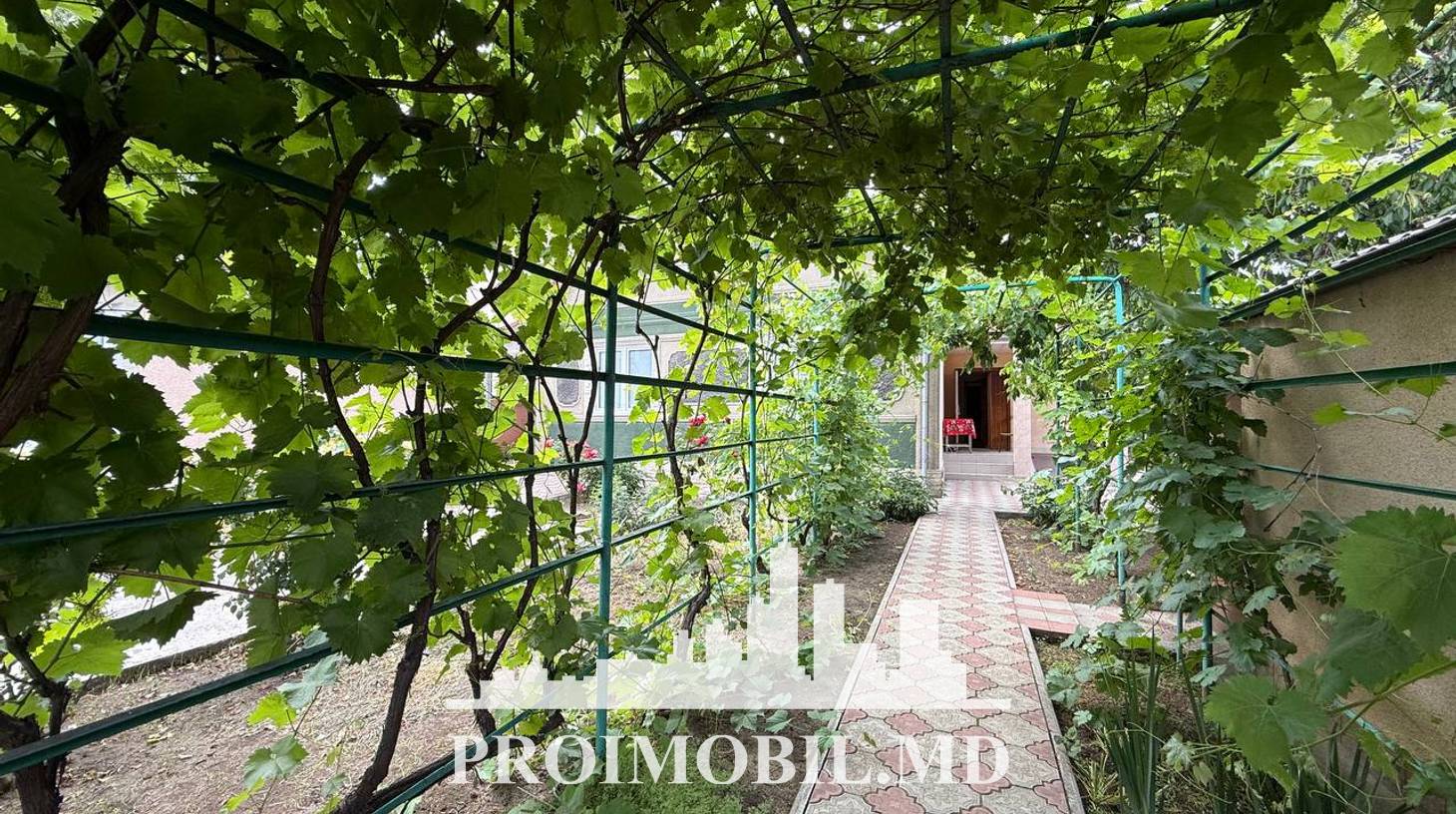 https://images.proimobil.md/i_IwtxK3GvrNHqjGiW_A9IIHI6MXKbkieJz-3E6jp4o/watermark:0.75:so:0:30:0.39/resize:fill:1460:816:1/gravity:ce/bG9jYWw6Ly8vZXN0YXRlL2xyL2ZlNGZhNzE5LTRmMzEtNDY2Yi1iMTg0LTcwMWVhZDhlMDBlZS5qcGVn