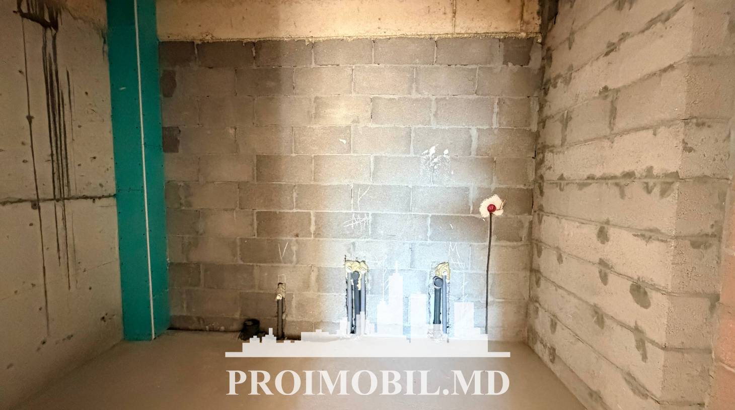 https://images.proimobil.md/id7qhIGNWsDPfFJ8yr7x_mtKmygaxV-bZxrxMDQ1qEo/watermark:0.75:so:0:30:0.39/resize:fill:1460:816:1/gravity:ce/bG9jYWw6Ly8vZXN0YXRlL2xyLzY3ZWZlNWY1LTdhODktNGNlMy1hNTJlLTAyMjNiZDFkN2E4MS5qcGVn