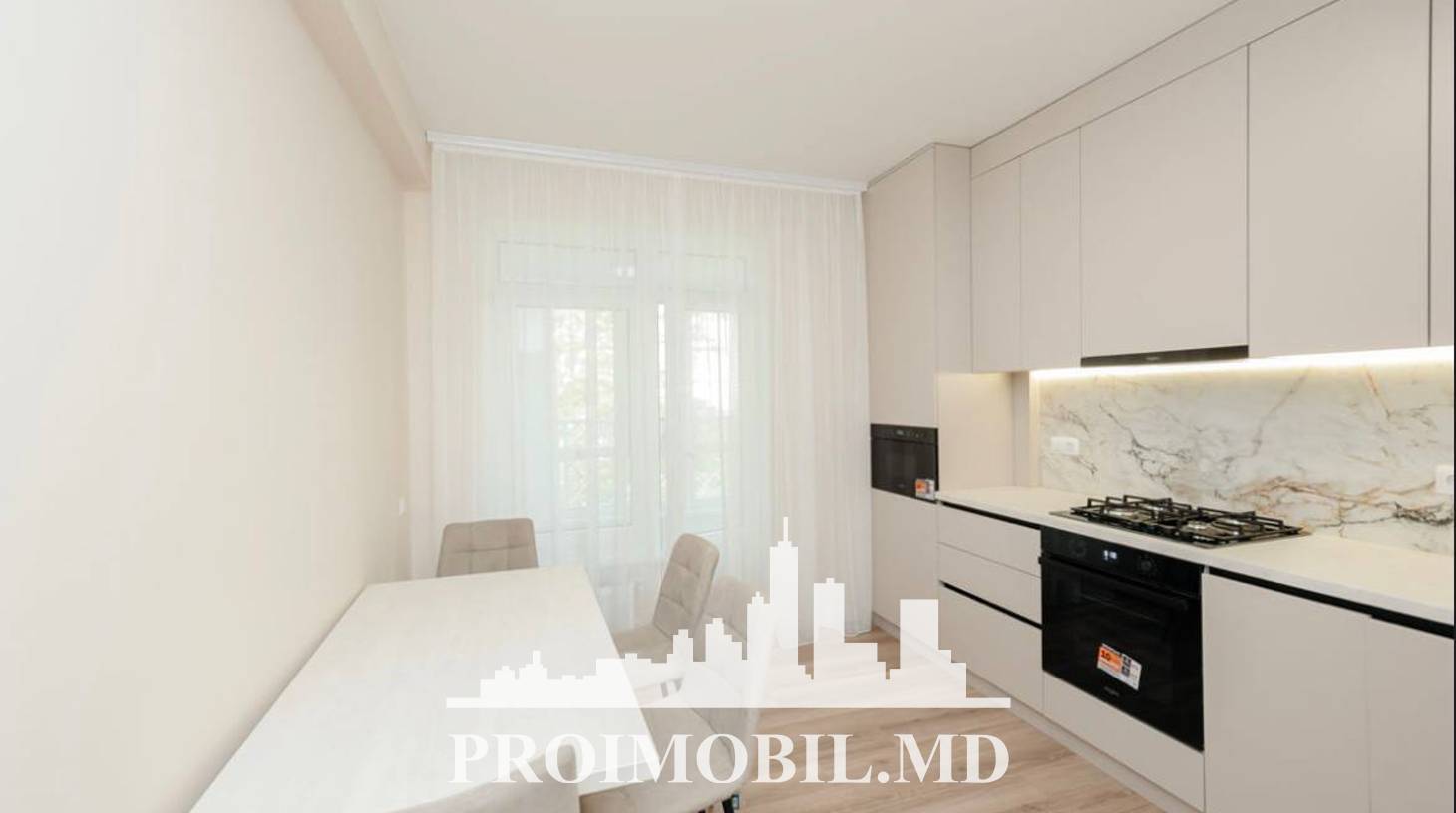 https://images.proimobil.md/ig3UH_fCTIeOeRVk-iNYJo_rwCkUzPG7zEfL22pFAXM/watermark:0.75:so:0:30:0.39/resize:fill:1460:816:1/gravity:ce/bG9jYWw6Ly8vZXN0YXRlL2xyLzNhNWI0NjRkLWY1YmQtNGIwZC1hODQyLTM4MGM2Mzc4ZjViNy5qcGVn