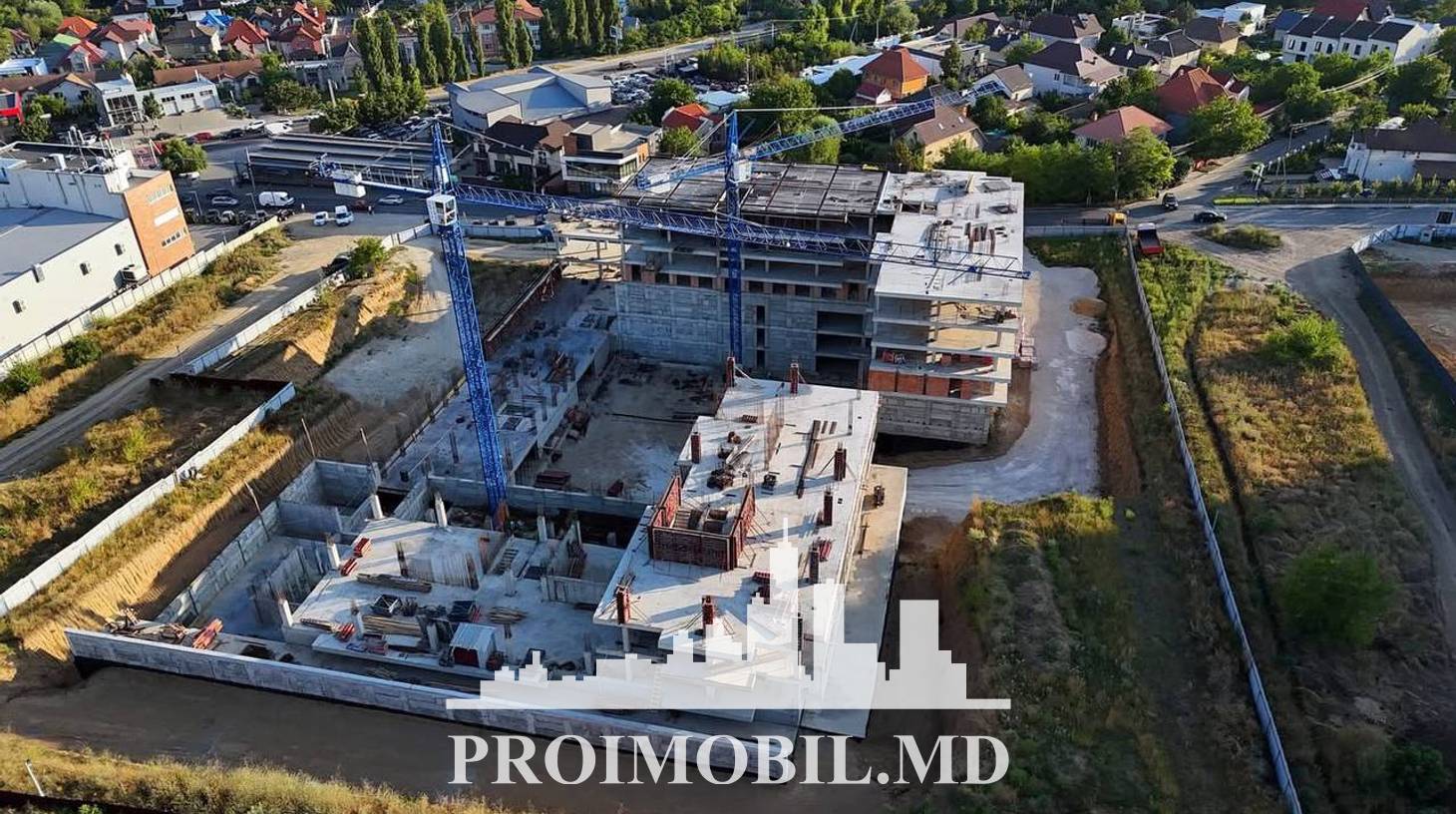 https://images.proimobil.md/ig4rNNDc5Pv0jvP1nbszsGnYp5oY0GB52Syx1Zls2_w/watermark:0.75:so:0:30:0.39/resize:fill:1460:816:1/gravity:ce/bG9jYWw6Ly8vZXN0YXRlL2xyLzljYmI2NDFjLWYxMmYtNDZhZi1hNTUwLTk4NWY0YTljN2M0My5qcGVn