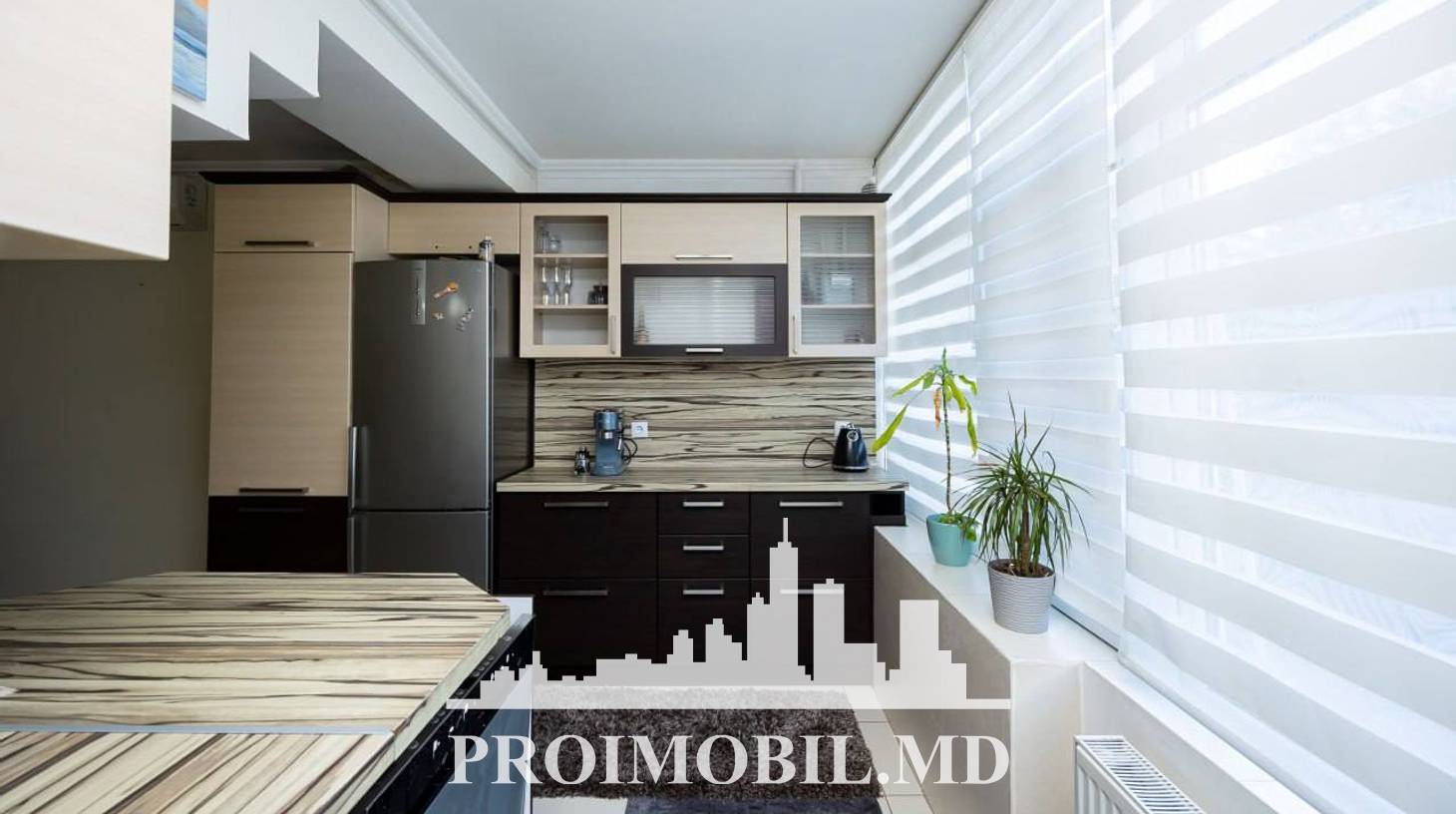 https://images.proimobil.md/igf2J4I5iat43L-pZkti7GpEl1Er0DUrBj9TtxHBZYA/watermark:0.75:so:0:30:0.39/resize:fill:1460:816:1/gravity:ce/bG9jYWw6Ly8vZXN0YXRlL2xyLzZlNmQ3YTc3LTVlNjgtNDRhYi1iMmNmLTk2YmI1NjlmNTU5Yy5qcGVn