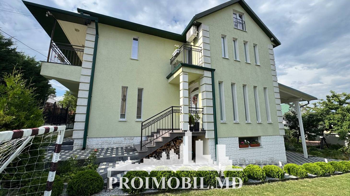 https://images.proimobil.md/imUQ8NZXJhHgKrRPtzfa6WvPP5ZfWiP4L2uKG32et4g/watermark:0.75:so:0:30:0.39/resize:fill:1460:816:1/gravity:ce/bG9jYWw6Ly8vZXN0YXRlL2xyL2YzM2RjZmE4LWI4ZjktNDU0Mi04NmMyLWQ0NjgyOTE1NzdiMi5qcGVn