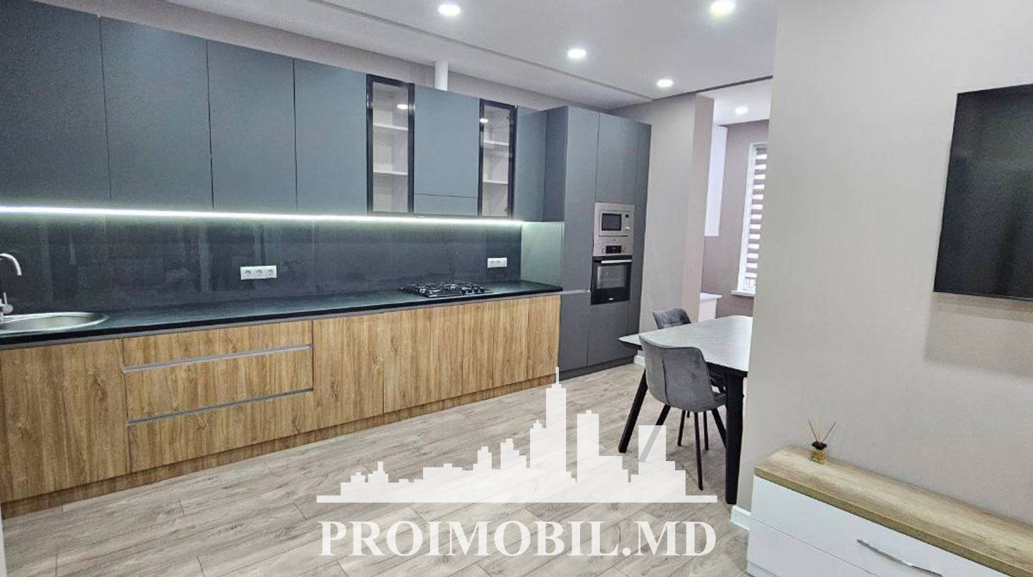 https://images.proimobil.md/irydDvt78wVsx4MSGgcR_TO6cNrCaeTNHyqhdx6mxvg/watermark:0.75:so:0:30:0.39/resize:fill:1460:816:1/gravity:ce/bG9jYWw6Ly8vZXN0YXRlL2xyLzM0MjBkMTE3LTUwNDQtNDFjZC1hZmUxLTY4MGMxZTgxZTA1Yi5qcGVn