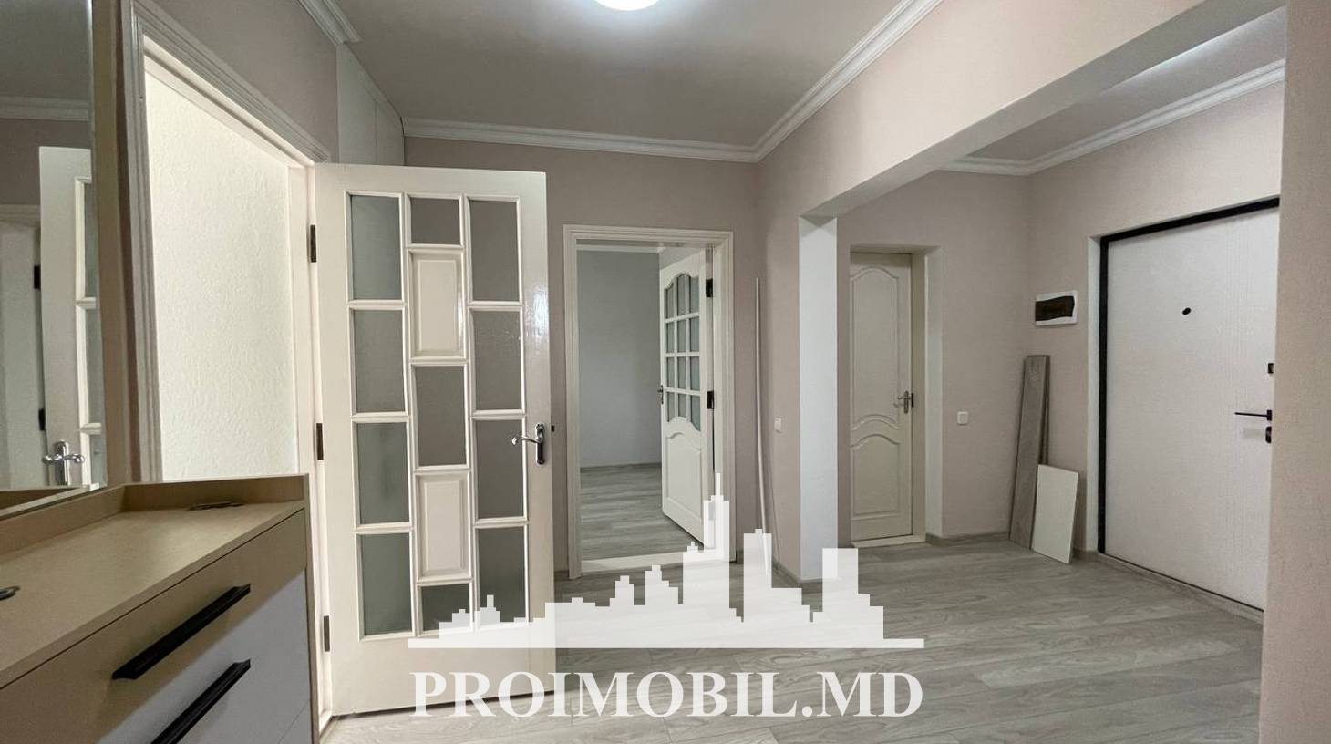 https://images.proimobil.md/iuXleZHNBA-pBERHnOqLr-dTL7NoGin2JWGz7Kl98PM/watermark:0.75:so:0:30:0.39/resize:fill:1460:816:1/gravity:ce/bG9jYWw6Ly8vZXN0YXRlL2xyLzM5NTZkMWU3LTJlY2UtNGI2My04NmZjLTk3ZmY2MDZkMDIyOC5qcGVn