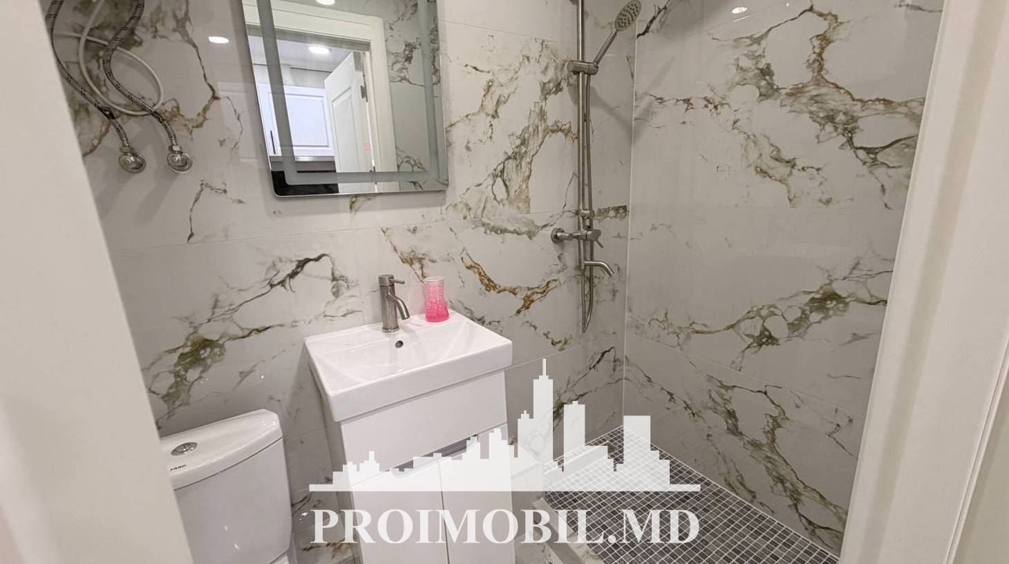 https://images.proimobil.md/iviSTVyvNLl0bBMj1sG_YLwgyizi7UFBtmAq_97gmx8/watermark:0.75:so:0:30:0.39/resize:fill:1460:816:1/gravity:ce/bG9jYWw6Ly8vZXN0YXRlL2xyLzI0MTNjOTBjLTIzNmItNGRjMC05ODBkLWRhMjU1M2NhYjY5Ny5qcGVn