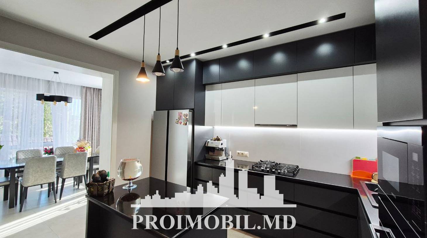 https://images.proimobil.md/iwt74UH-U-kteb1kYVrZmQL0Zpg_bNYC7f8zFoNaOvA/watermark:0.75:so:0:30:0.39/resize:fill:1460:816:1/gravity:ce/bG9jYWw6Ly8vZXN0YXRlL2xyLzAyMzNjNWM1LTNhZjctNGUwOC1iYzM2LTU4YWExODIyY2YwZS5qcGVn