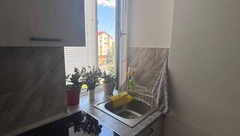 https://images.proimobil.md/iyGFXl72TuUuF1-nyYTbAK4MPIb1tahM_ZzguYvB2b0/resize:fill:350:198:1/gravity:ce/bG9jYWw6Ly8vZXN0YXRlL2xyLzcwMDBjMWQyLThjNmUtNGM1ZS05OWZkLTRiNWYzY2E5ZDkxYS5qcGVn