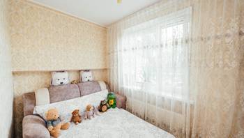 https://images.proimobil.md/iyWKh0UFbMdnHdD0agQfGyIgPaHpkuGcMPJitE5s6Q8/resize:fill:350:198:1/gravity:ce/bG9jYWw6Ly8vZXN0YXRlL2xyLzU0ZWYwYjcwLTFiOTUtNDM1NS1iMWEwLTE2NDhmNDM1ZTc5Yy5qcGVn