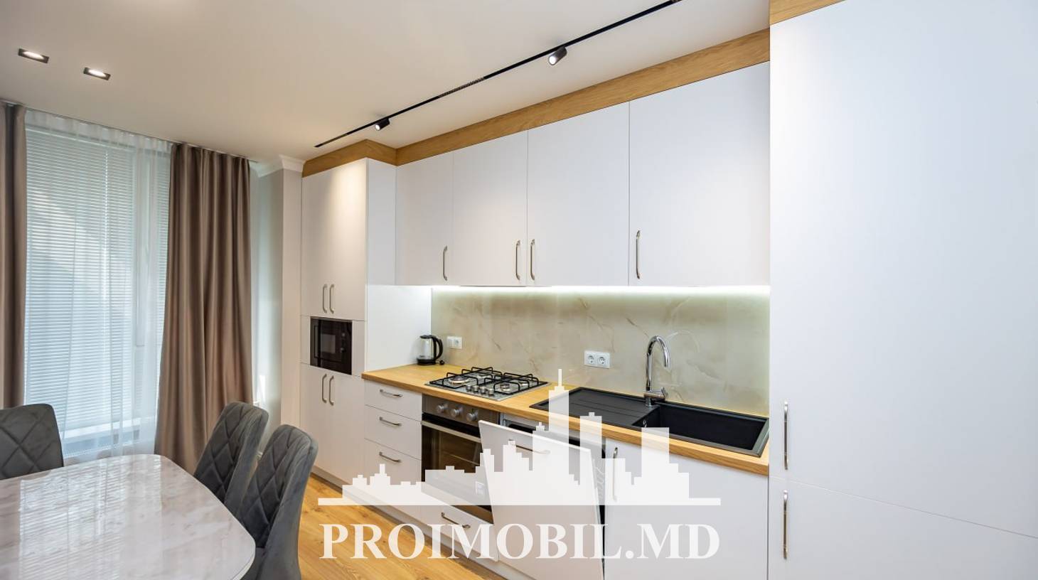 https://images.proimobil.md/izczG6ZHnX7RSk_BfyTpfZXmcIv2T3r0R-kLL0fIm7o/watermark:0.75:so:0:30:0.39/resize:fill:1460:816:1/gravity:ce/bG9jYWw6Ly8vZXN0YXRlL2xyLzg1MmZkNDRiLWQ4MDQtNGU2NS04ZWUyLTQ0NDEwYWZlZmViNi5qcGVn