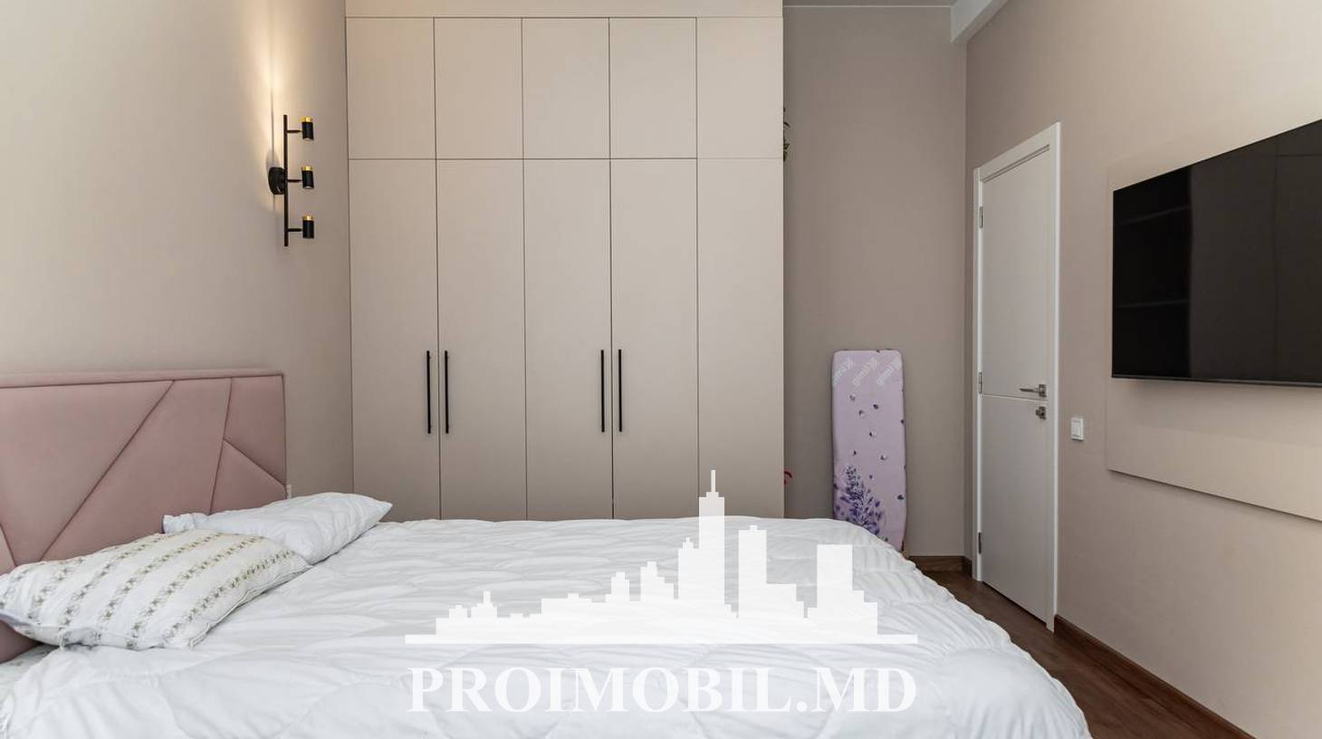 https://images.proimobil.md/j-ZD1-rW8bkJzypmra8C9RSjK6sZLghSFDbXV1FY5BI/watermark:0.75:so:0:30:0.39/resize:fill:1460:816:1/gravity:ce/bG9jYWw6Ly8vZXN0YXRlL2xyLzE4OWU0OTlhLTQxZmMtNDc5OS1hOTY1LWI1OTJiM2YwYmUyZi5qcGVn
