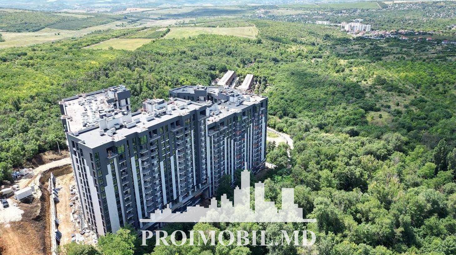 https://images.proimobil.md/j0F0EGljGN08IA2Yk-8hMTjDlLLaUOmp9yjqDVkOP48/watermark:0.75:so:0:30:0.39/resize:fill:1460:816:1/gravity:ce/bG9jYWw6Ly8vZXN0YXRlL2xyLzUxMDVlOWM3LTUxNzMtNGI2MC04NjBlLTIyZGQ4NWQ3MmI4Yi5qcGVn