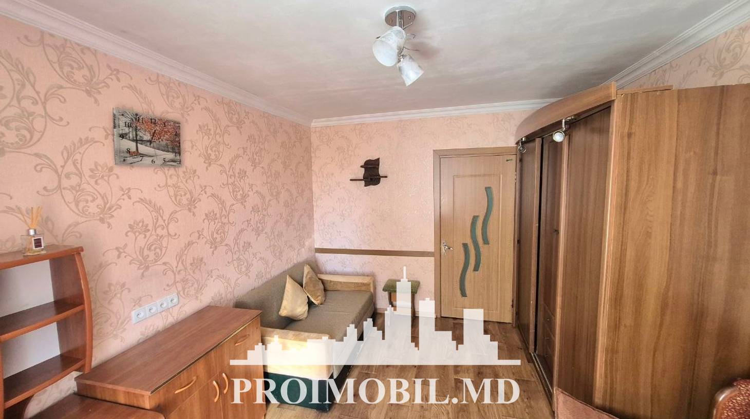 https://images.proimobil.md/j0mUa_DYvdaedBiXC6wUIhfMr-0rfpcEDJrcYakPo7Y/watermark:0.75:so:0:30:0.39/resize:fill:1460:816:1/gravity:ce/bG9jYWw6Ly8vZXN0YXRlL2xyLzQzMjcwZjNkLTc1MjgtNDNiNy1hZTQ0LWY3YmIxOTI2YjBiMC5qcGVn