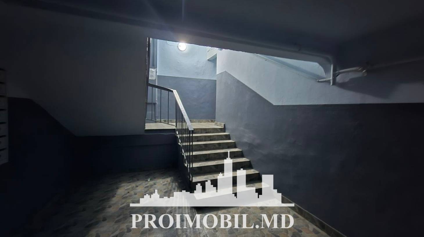 https://images.proimobil.md/j1dhkcfYUxt2Z5U9KqpZombRTLvuO9CeCAizVWqfSDY/watermark:0.75:so:0:30:0.39/resize:fill:1460:816:1/gravity:ce/bG9jYWw6Ly8vZXN0YXRlL2xyLzZhNjVlMjNhLTJjMjUtNGVkZS1hNzI3LWU4Y2ZjZGEwZDQyZC5qcGVn