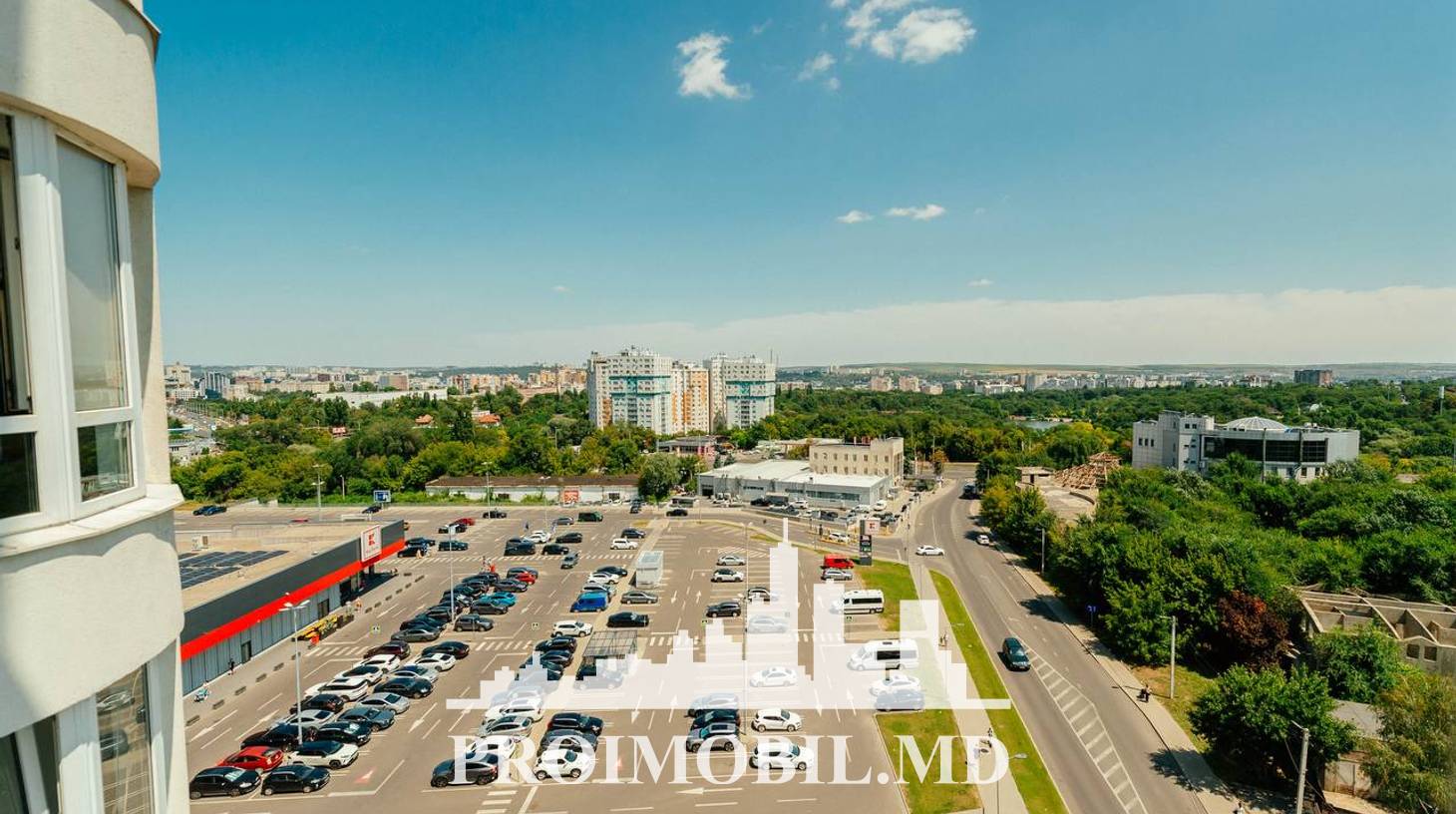 https://images.proimobil.md/j3IPQ4fsyUDLL61Of4Ob-hley3XamY7TDLZV9CIq_EU/watermark:0.75:so:0:30:0.39/resize:fill:1460:816:1/gravity:ce/bG9jYWw6Ly8vZXN0YXRlL2xyLzdkOTBjOGQyLTQ4YjctNDc2NC1iZDhhLTRjZGNmOTQ2NDNiMC5qcGVn