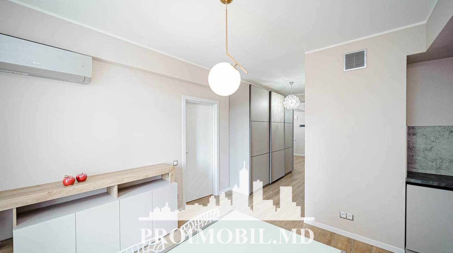 https://images.proimobil.md/j8PQyXVI1IGCLlsfYUWC-q0QV3yPyU7gWasYQOL573Q/watermark:0.75:so:0:30:0.39/resize:fill:1460:816:1/gravity:ce/bG9jYWw6Ly8vZXN0YXRlL2xyLzMxMWVmNDIxLTUyYWQtNDBmMC05ZmFhLTk2Y2IwNzY3OWU5ZS5qcGVn