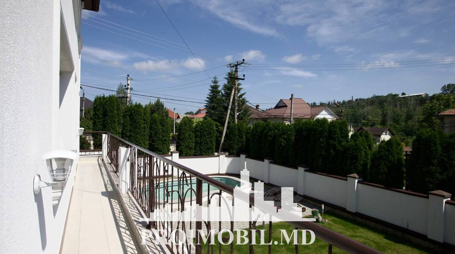 https://images.proimobil.md/j9tp644OK8-vqheElULczuCZ4od8JUBF_pjDu488lt0/watermark:0.75:so:0:30:0.39/resize:fill:1460:816:1/gravity:ce/bG9jYWw6Ly8vZXN0YXRlL2xyL2E3N2YzOTJjLWIxMmYtNDM5MS1iNDk4LWY4ODkxMGJhYWE0Ni5qcGVn