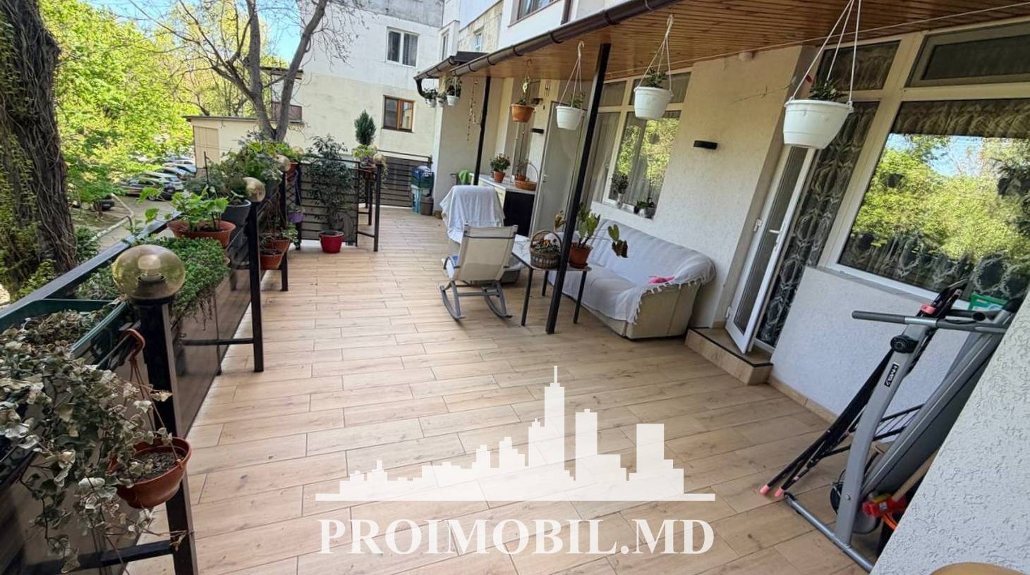 https://images.proimobil.md/jA-p5xqWhkkSTIIoLyIJpRHNz7oeqlLL30qQqxVJ0K0/watermark:0.75:so:0:30:0.39/resize:fill:1460:816:1/gravity:ce/bG9jYWw6Ly8vZXN0YXRlL2xyLzYzYjQ0YWE1LTllYTAtNDNjOC1hNGZiLTkwY2U4YWQwMTAyMi5qcGVn
