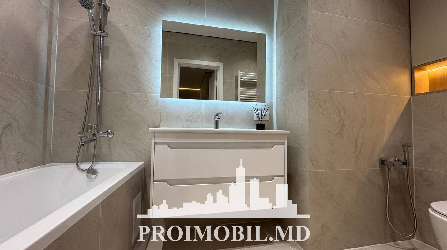 https://images.proimobil.md/jC-P_S6xDrPxN7auk-RYRtN2buehhY-ukSDW6DXxQbU/watermark:0.75:so:0:30:0.39/resize:fill:1460:816:1/gravity:ce/bG9jYWw6Ly8vZXN0YXRlL2xyLzFjMDNjYzI5LWZkN2QtNDMzOC05MGYyLTcyYTc2ZmJmOGM5MS5qcGVn