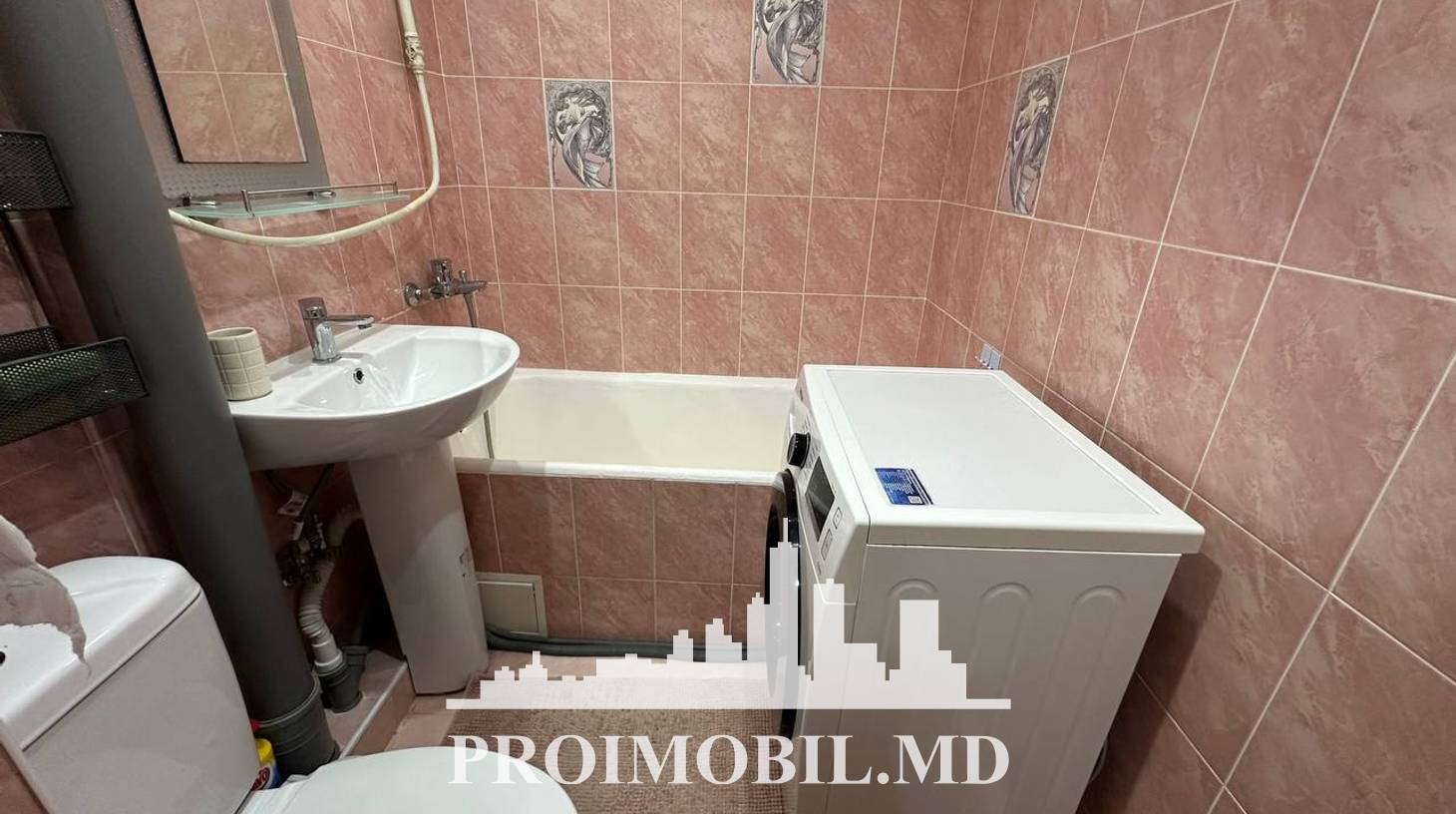 https://images.proimobil.md/jD0zvhCBsQNb1KNnB59eN3p4OZksNIJVz0JoKzk4nkU/watermark:0.75:so:0:30:0.39/resize:fill:1460:816:1/gravity:ce/bG9jYWw6Ly8vZXN0YXRlL2xyLzFlYWMyMTA3LTRmMDYtNDZhOS1iZDk1LWU0Y2I3YTNhMTFiMC5qcGVn