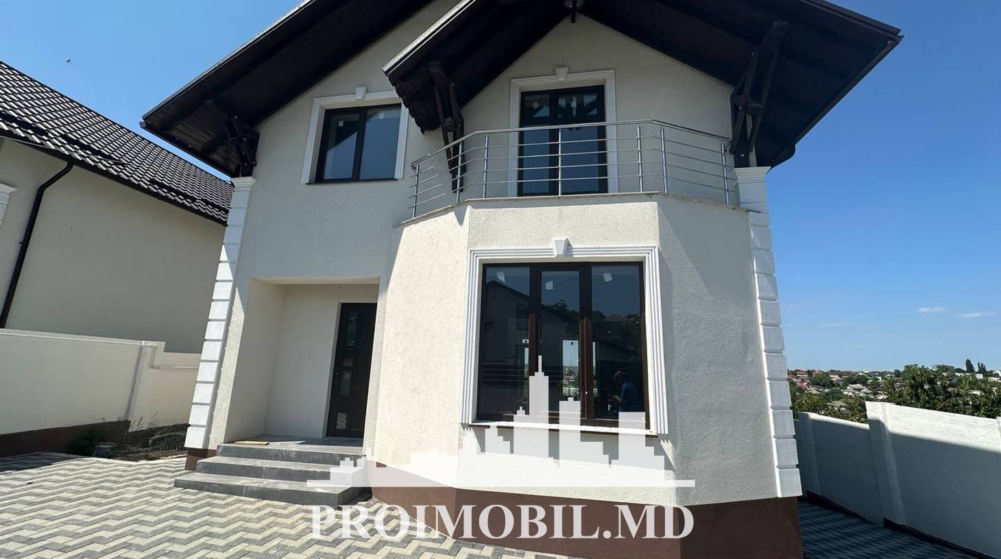 https://images.proimobil.md/jE88sCnU-B7lQYY8efeBEyMBqHeVc0_ch_SJvcs-6UA/watermark:0.75:so:0:30:0.39/resize:fill:1460:816:1/gravity:ce/bG9jYWw6Ly8vZXN0YXRlL2xyLzNiZmU3ZWY1LTliZDYtNDljOC1hOGI2LTNhODRiMGM0ODM3Ny5qcGVn